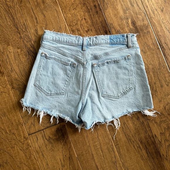 Abercrombie & Fitch The Mom Short High Rise - Picture 2 of 3